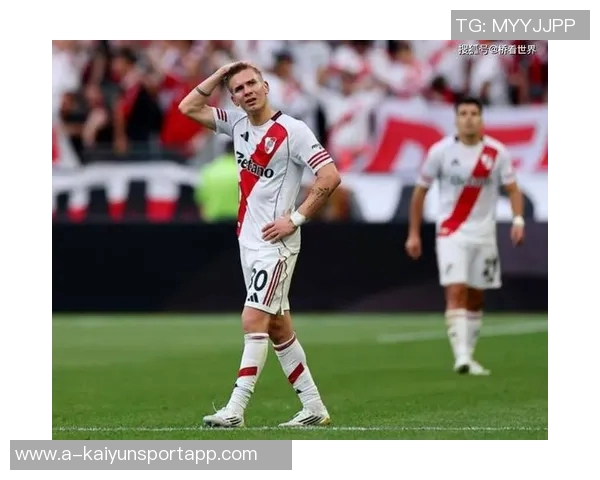 马斯坦托诺训练中疑似受伤与队医一同离场引发担忧 马斯坦托诺训练中疑似受伤与队医一同离场引发担忧