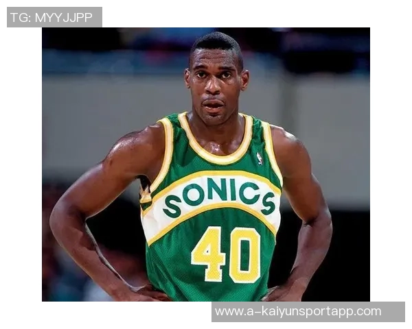 马卢阿奇精彩顺下空接暴扣成功打入本场首分展现出色表现